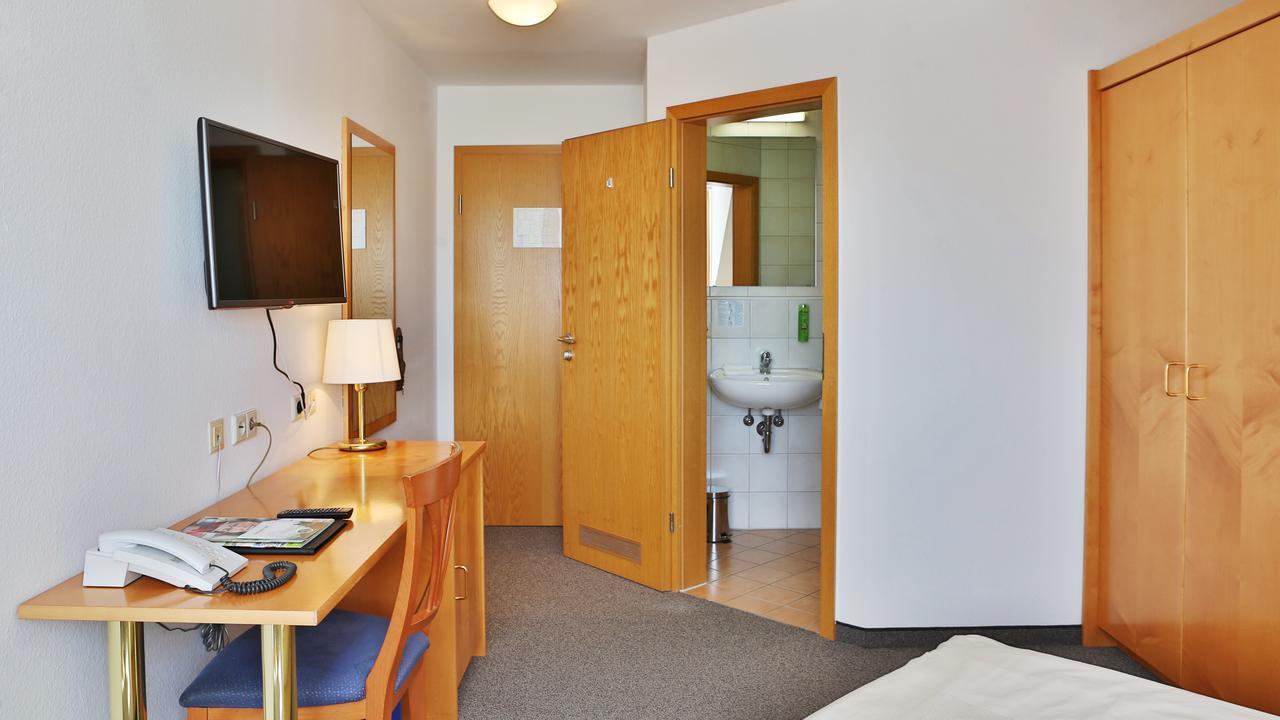 Hotel Alznauer Hof Gomaringen Exteriör bild